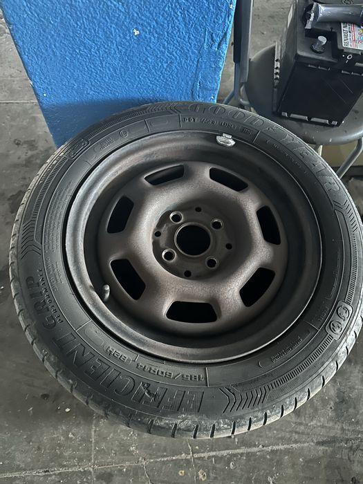 4 jantes 14 originais com pneus Goodyear