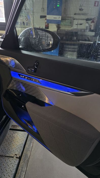 BMW i7 електромобіль