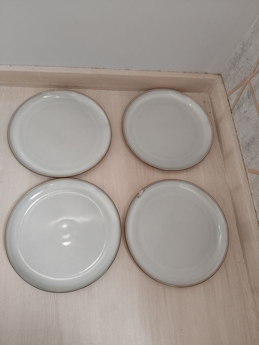 Gladelig ikea zestaw szarych talerzy brązowy rant