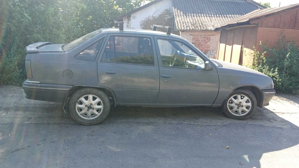 Автомобіль Опель кадет седан