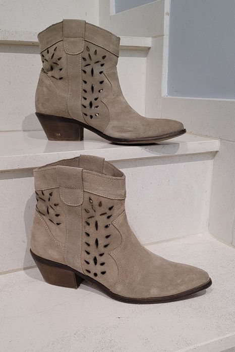 Tymoteo 39 skórzane zamszowe botki ażurowe beżowe