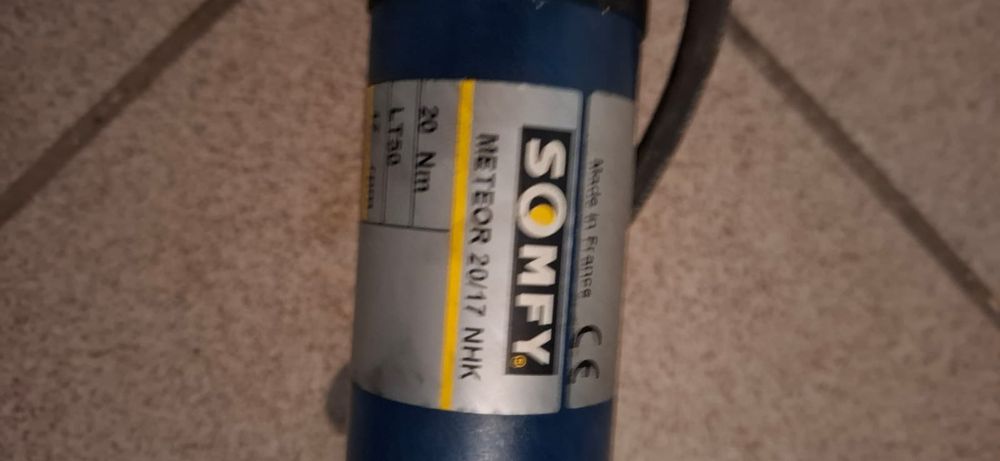 Napędy do rolet zewnętrznych, radiowe z pilotem