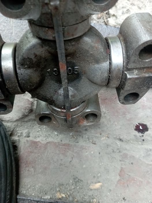 Продам крестовину на трактор john deer