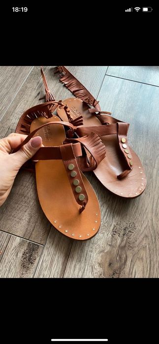 Skórzane japonki Zara