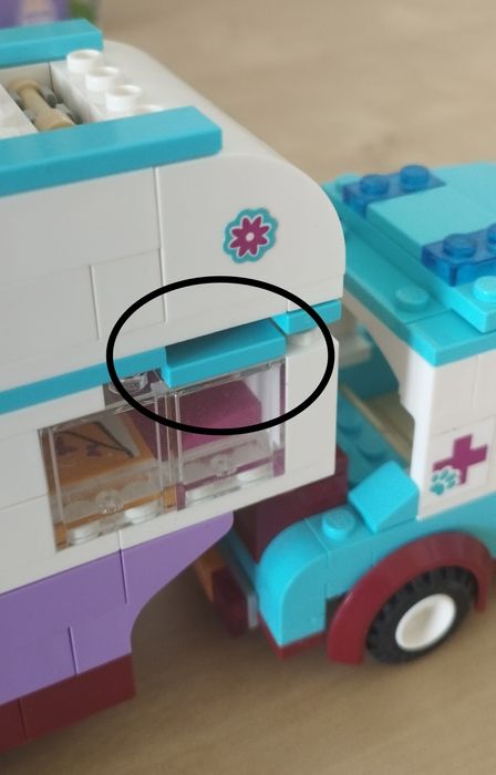 LEGO Friends 41125 Przyczepa Lecznicza dla koni
