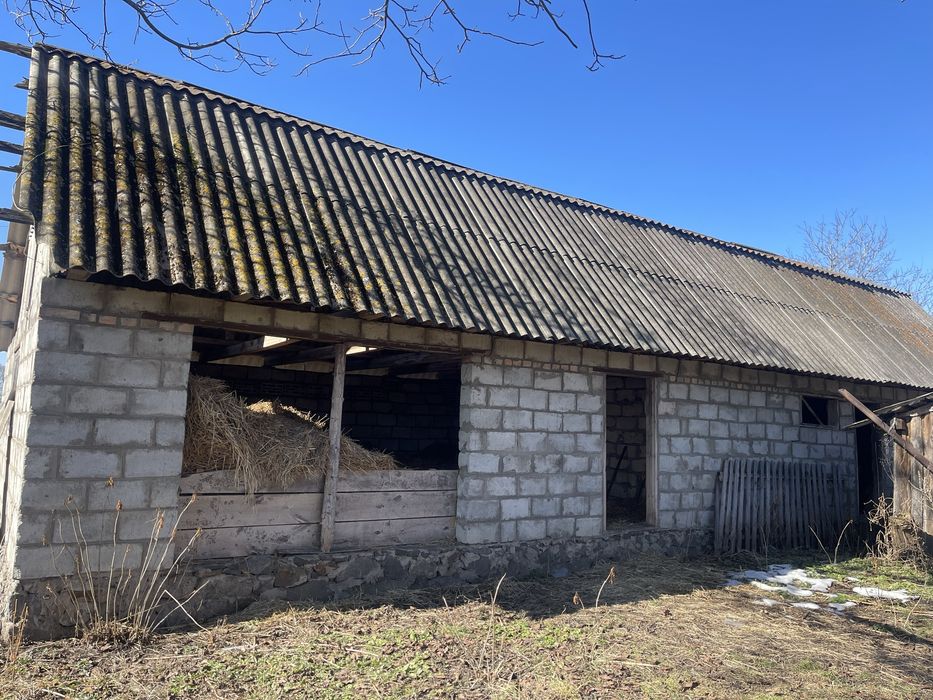 Продається земельна ділянка з будинком