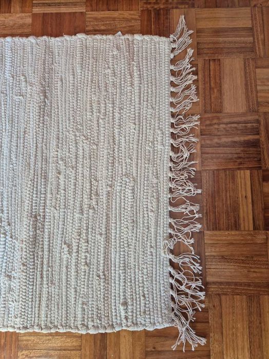 Tapete de quarto branco e bege