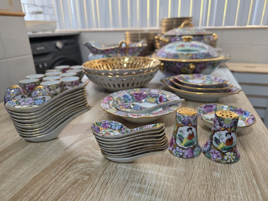 Magnífico Serviço Jantar Porcelana de Macau 1963 (Selo Qianlong) – 109 Peças