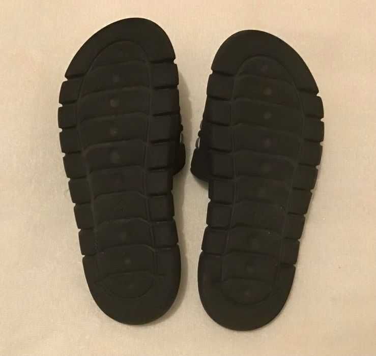 Chinelos marca Adidas