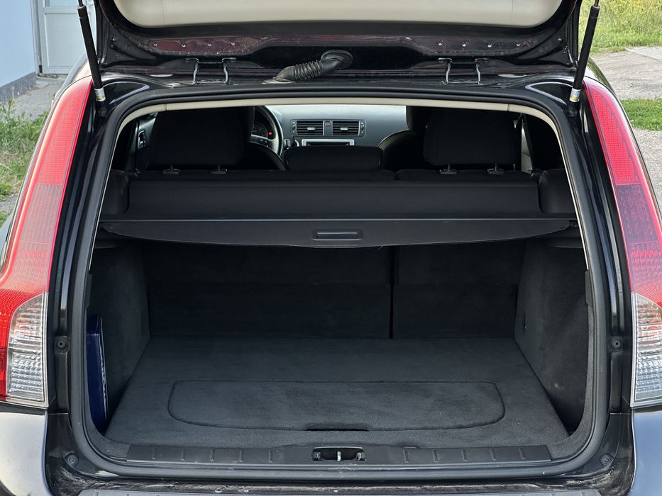 Volvo V50 2009рік 1.6дизель не фарбована