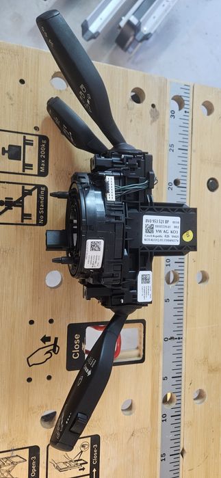 Підрульовий перемикач AUDI A3  8v0953521bp