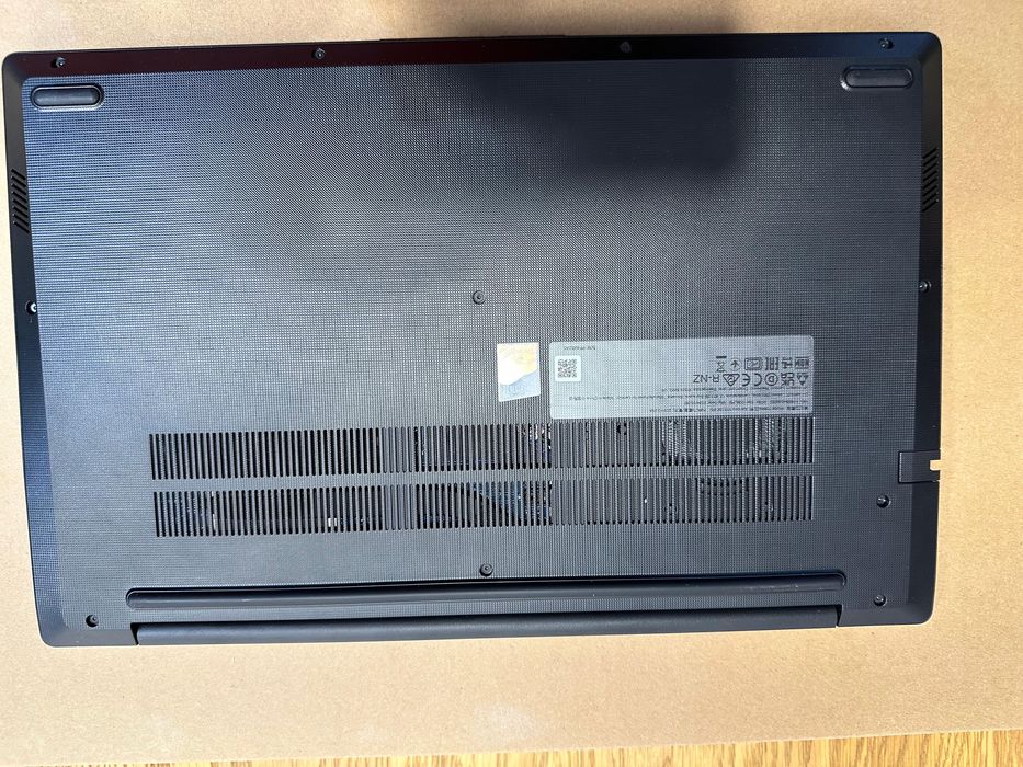 Laptop Lenovo V15 16GB 512GB na gwarancji