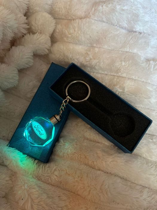 Brelok FORD LED kolory nowy prezent