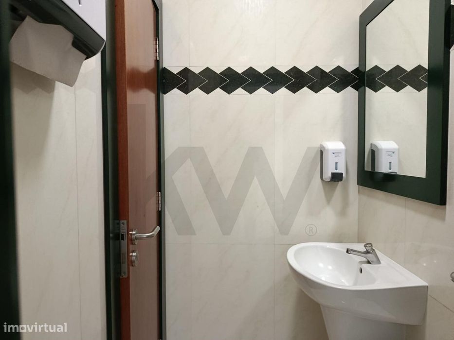 Pastelaria e Padaria com fabrico próprio, para trespasse, em Esgueira,