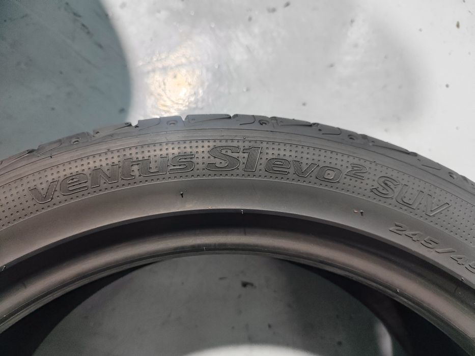 2 pneus semi novos 245-45R19 Hankook - Oferta dos portes