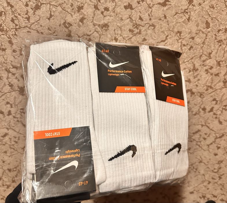 Шкарпетки Nike для жінок та чололовіків