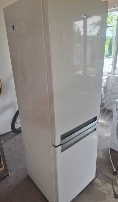 Холодильник Whirlpool