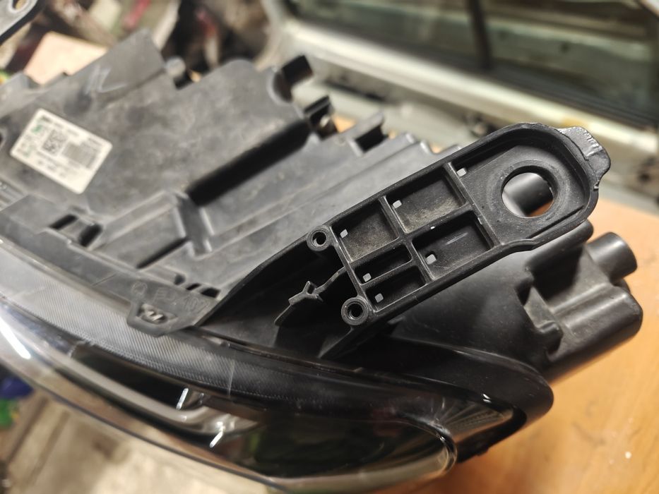 Lampa lewa Duster 2023