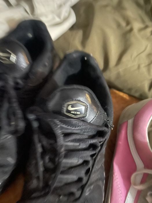 16 pares de sapatilhas 50€