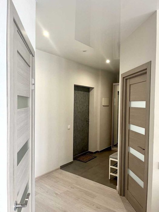 Продаж дохідної нерухомості діючий бізнес Освіти 14а 241м2 без комісії