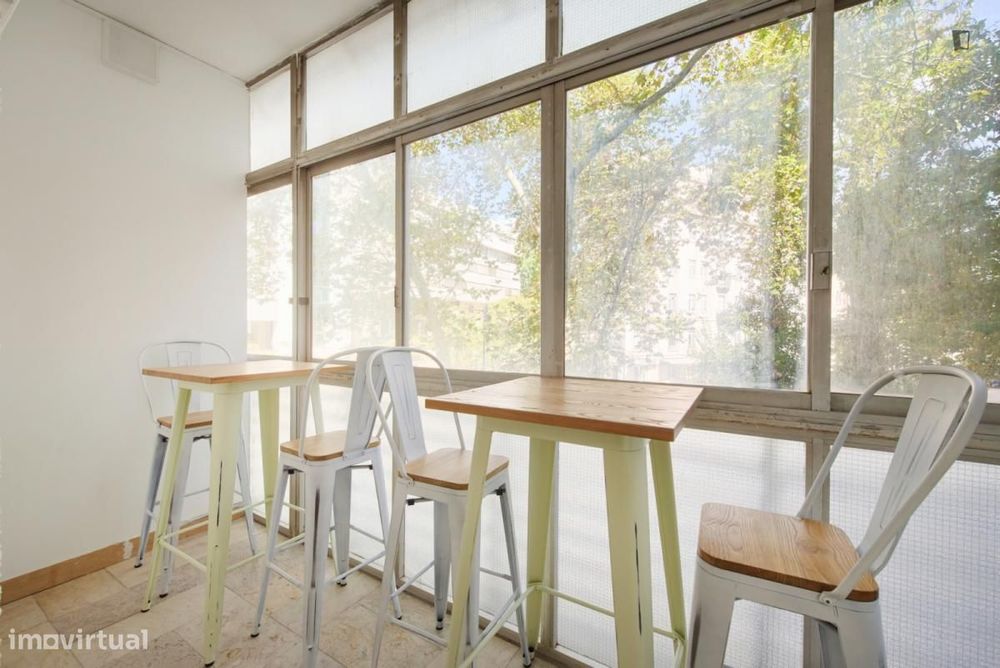 Quarto - localizado em Arroios Lisbon