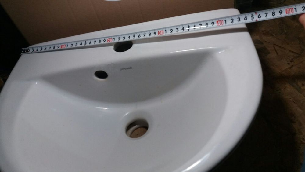 Вмивальник врізний.
