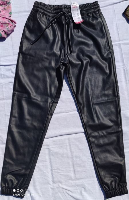 Spodnie sztuczna skóra czarne 152 rozm.