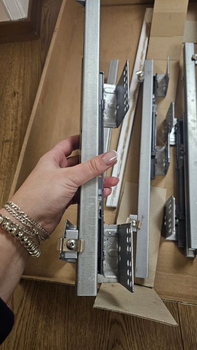 Сушка для посуду фасад 600 висувна з дотягувачем Giff хром