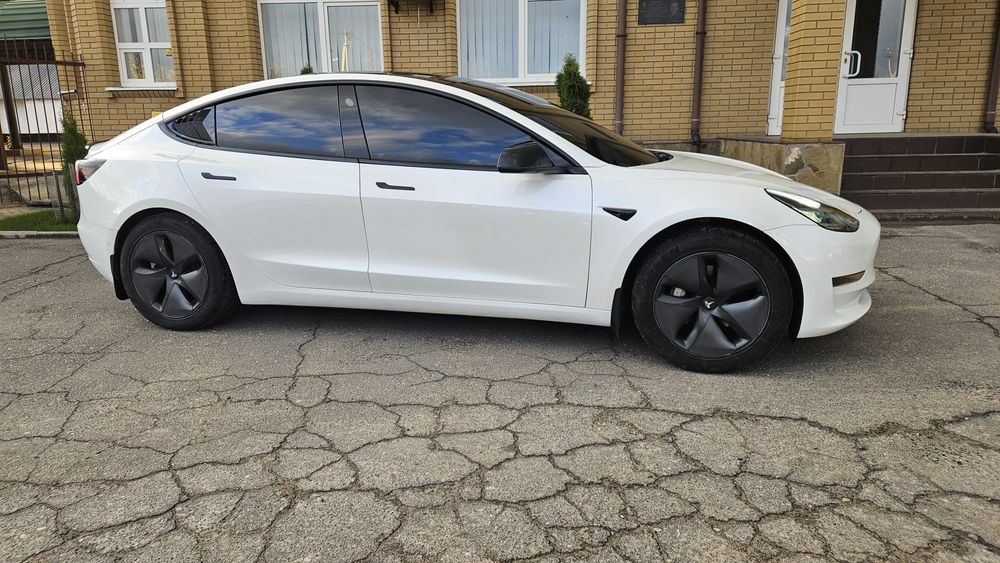 Продам tesla model 3