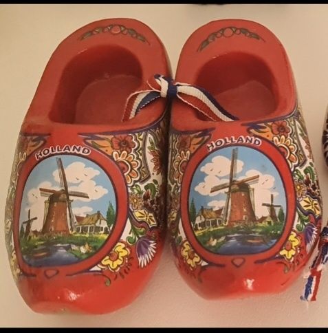 Lote Souvenirs da Holanda - Tamancos de cerâmica + Miniaturas em Cerâmica Delft