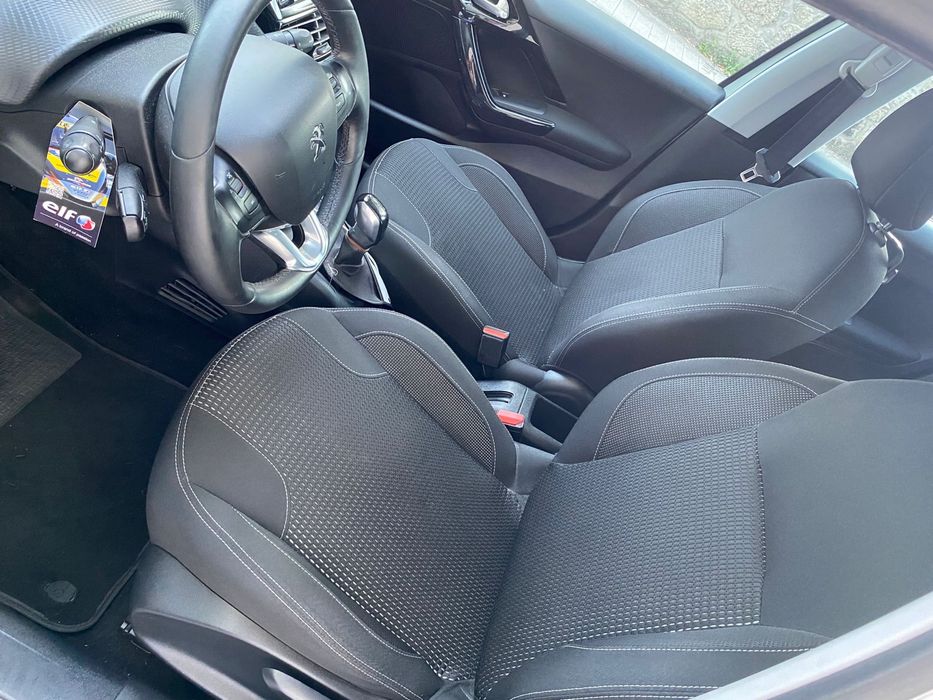 Peugeot 208 cinzento — photo 5