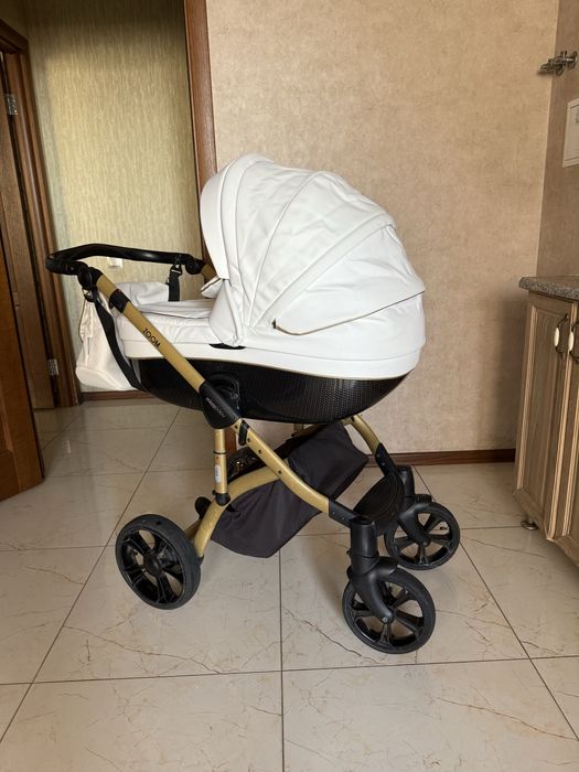 Детская коляска 2в1 Mioobaby ZOOM  Royal Edition в расцветке  White/Go