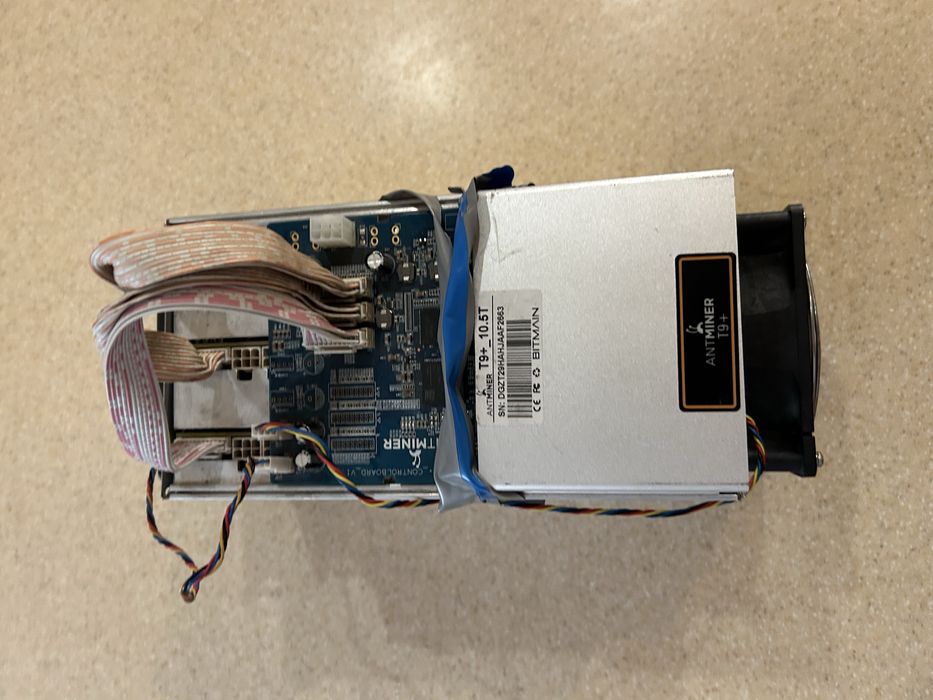 Майнер Bitmain Antminer T9+.