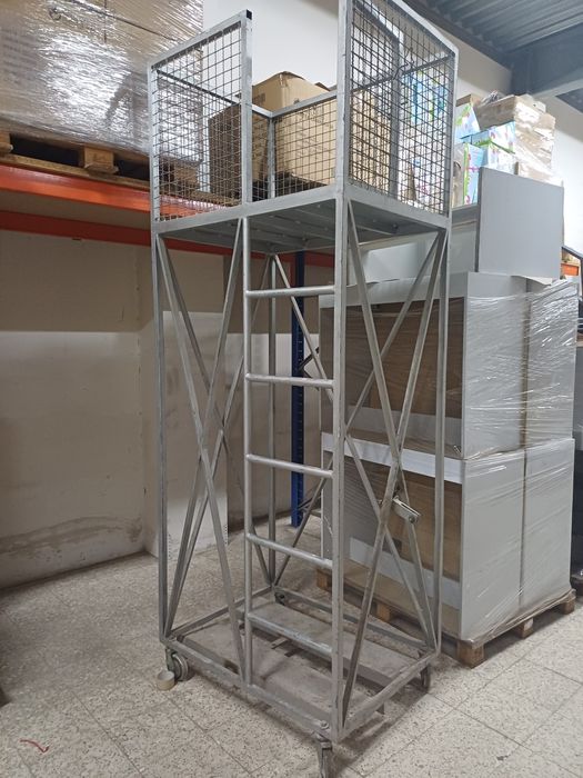 Grade protecção adaptada para empilhador