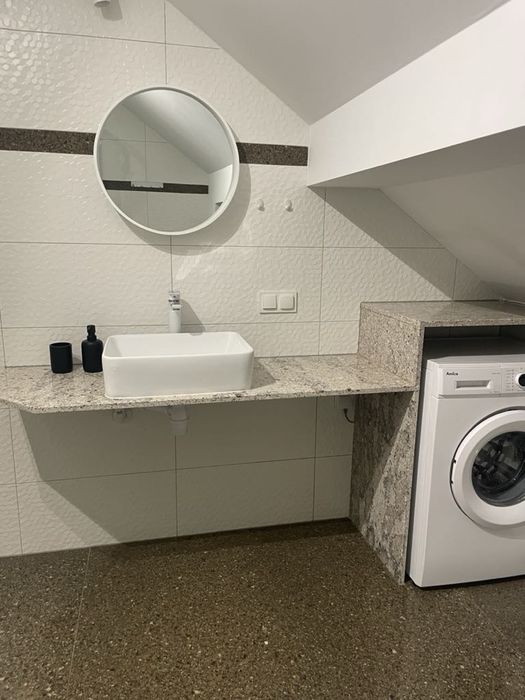 Wynajmę pokój z wyjściem na balkon