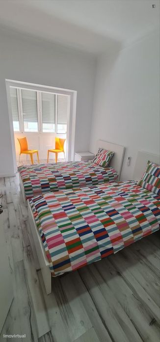 Quarto - localizado em Amadora Lisbon