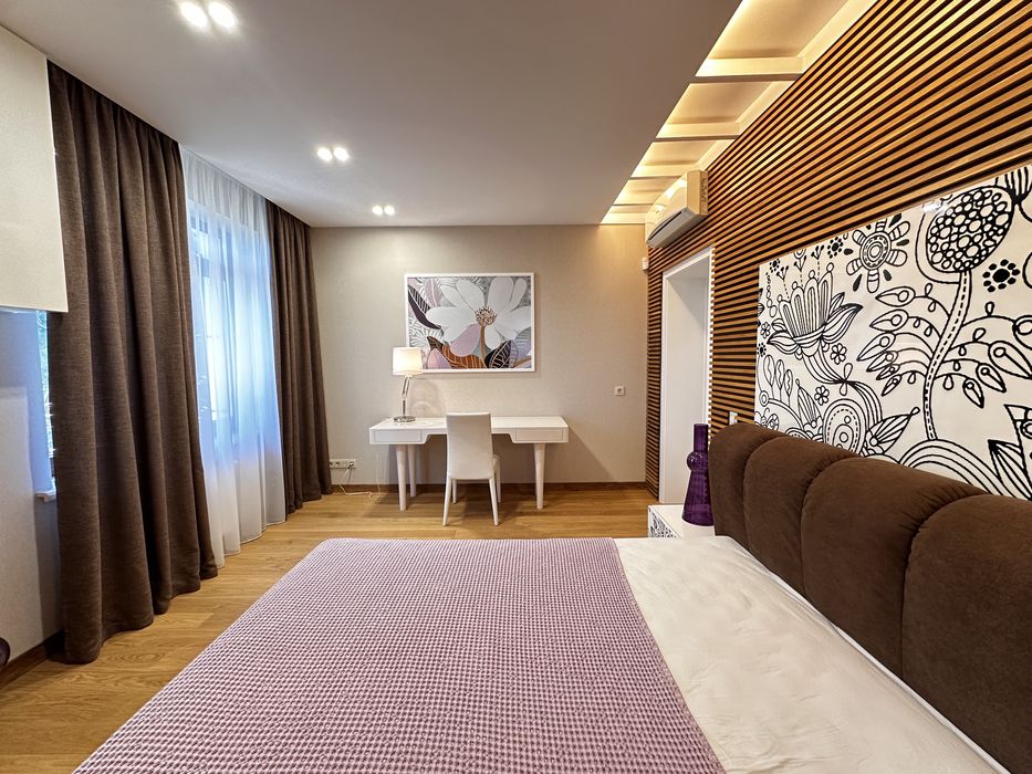 Будинок з басейном та гостьовим будинком в тихому місці Дмитрівка