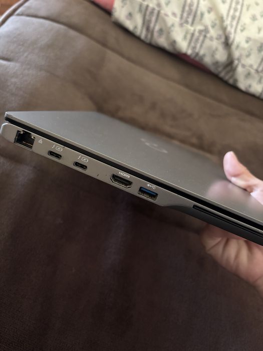 Portatil Fujitsu LIFEBOOK U7411
