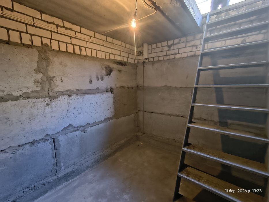 Продам гараж Північ север пивнич 3 поверхи по 5х6  висота 3.05  хозяїн