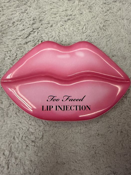 Too Faced Lip Injecton