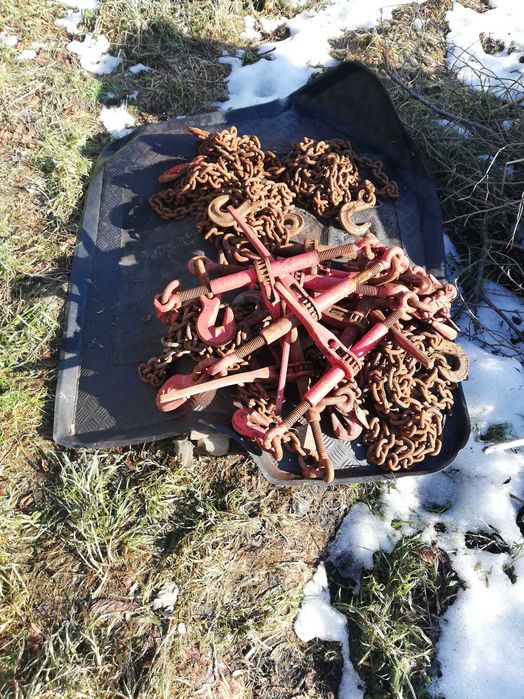 Łańcuchy transportowe z napinaczami .