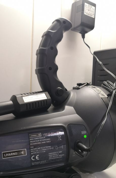 Foco portátil ligação ao carro e tomada