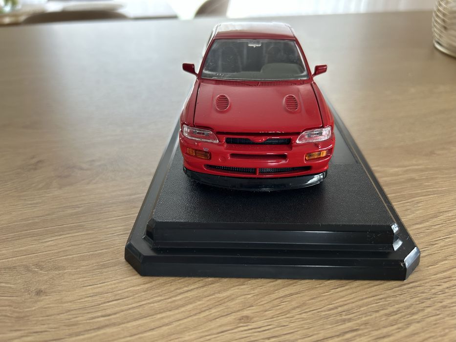 Bburago Burago model Ford Escort RS Cosworth 1:24