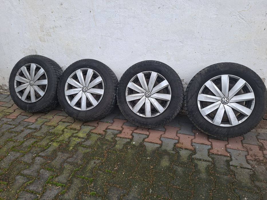 Opony zimowe z felgami stalowym  VW Passat  215/60R16