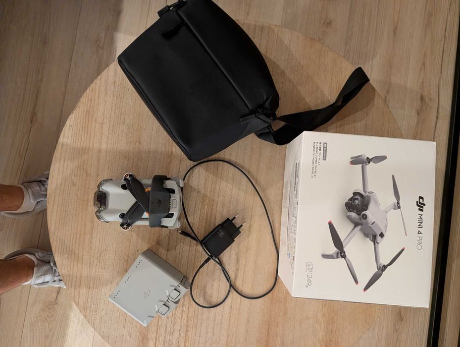 DJI Mini 4 Pro Fly More + DJI RC2 + 3 Baterias + Carregador - COMO NOVO
