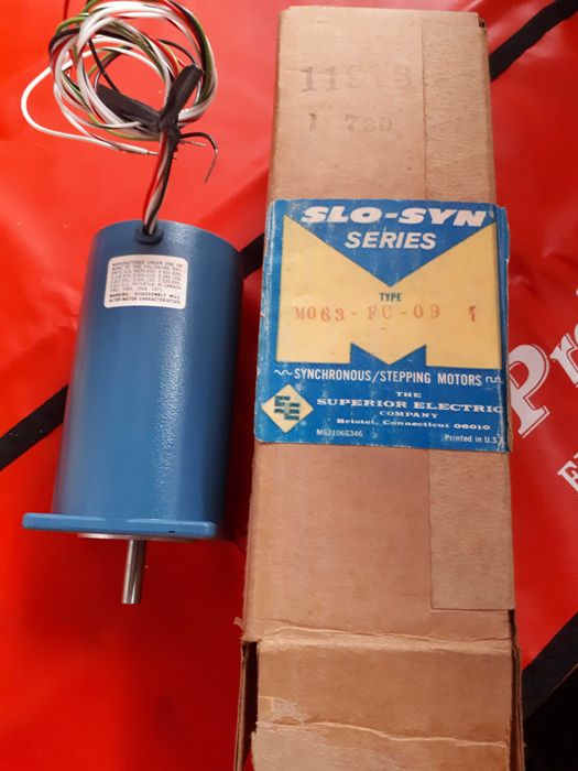 Motores de passo HS25 e M063-FC09