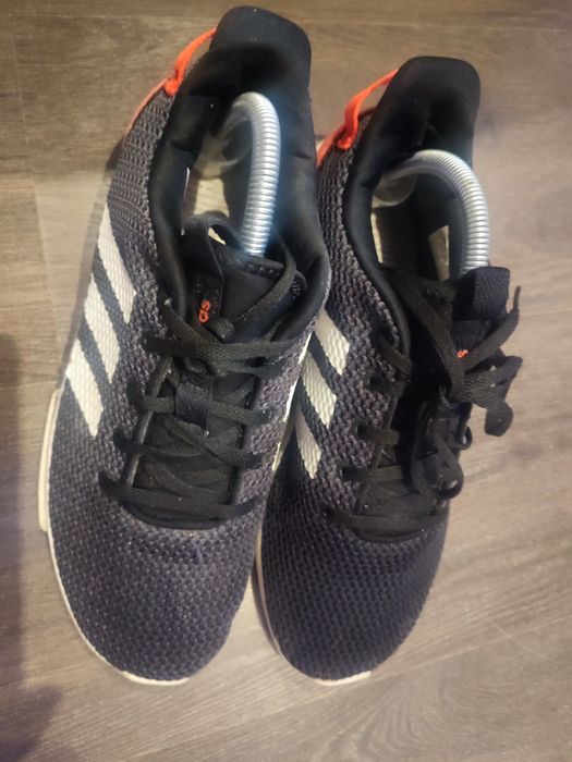 Продаються кроссовки Adidas