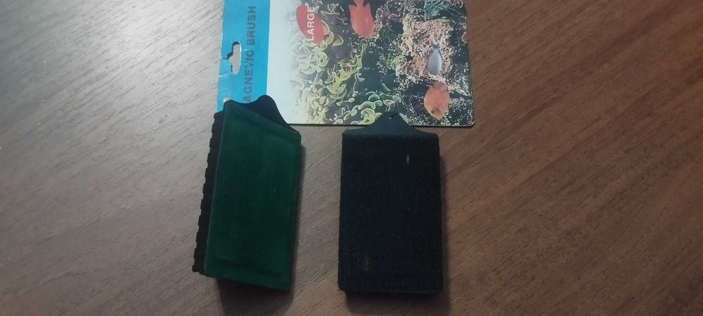 Магнитный аквариумный скребок.