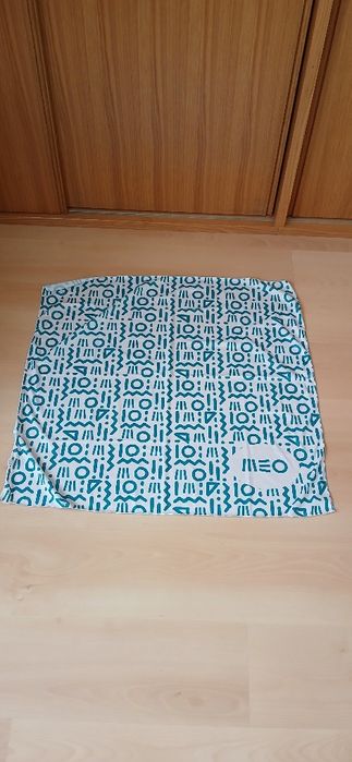 Lenço grande Meo, novo