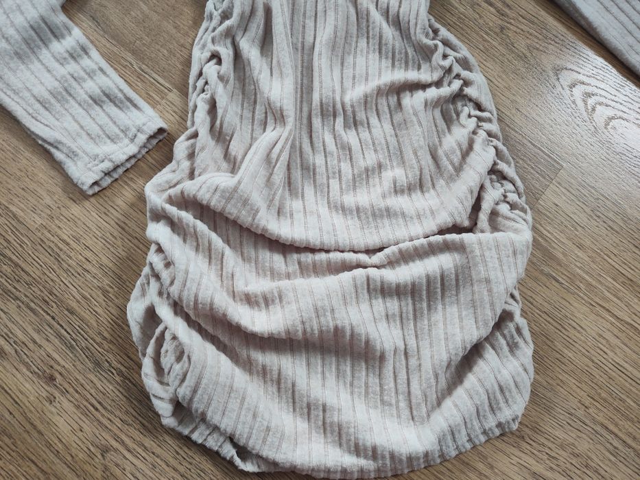 Piękna beżowa welurowa sukienka z golfem, ciepła rozmiar S/M